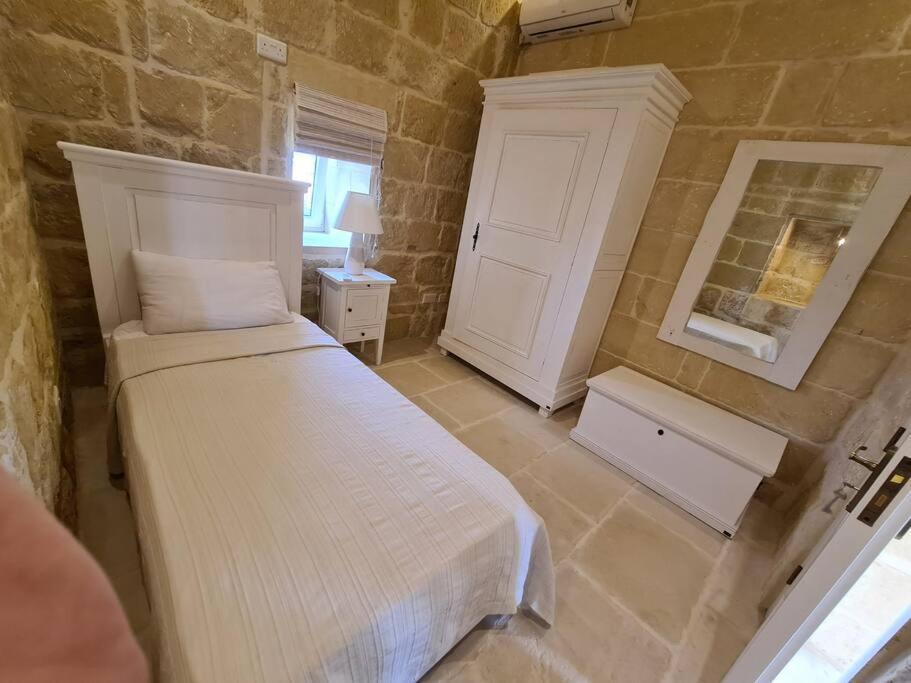 Farmhouse Villa With Large Pool And Garden In Gozo Għarb Buitenkant foto