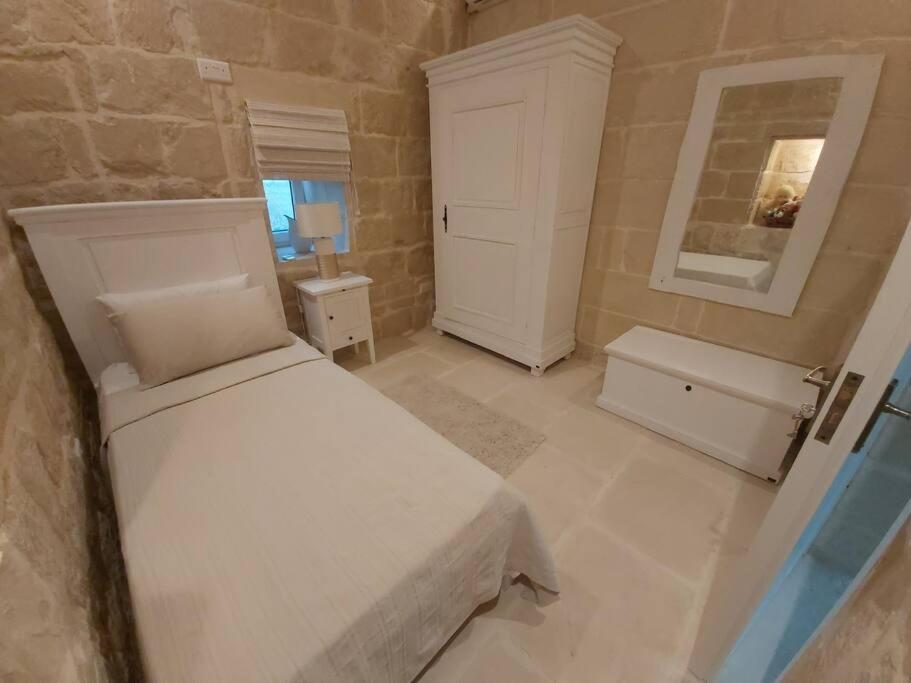 Farmhouse Villa With Large Pool And Garden In Gozo Għarb Buitenkant foto